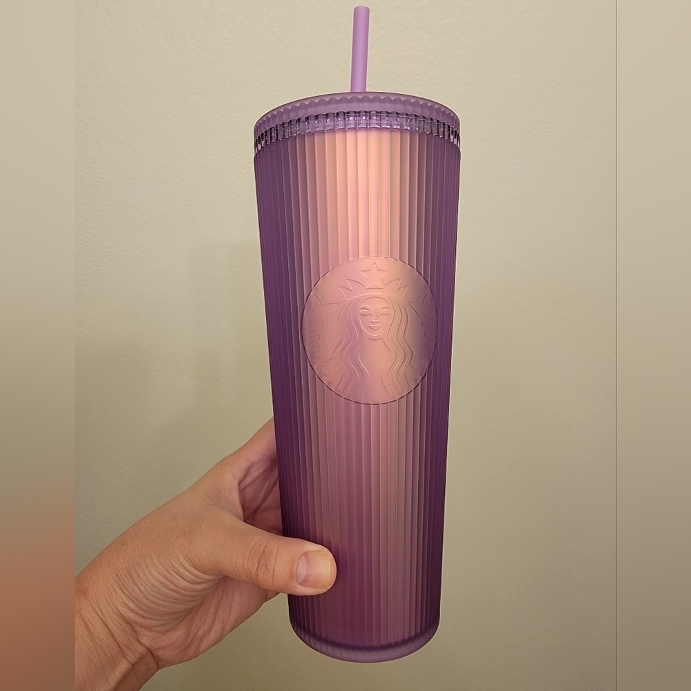 NWT Starbucks 2024 LATAM Limited Edition Matte Pleated Venti Tumbler